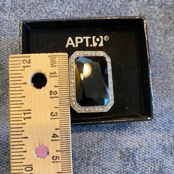 NWT Stunning Ebony Gem Fashion Ring from Apt. 9. - Picture 3 of 4